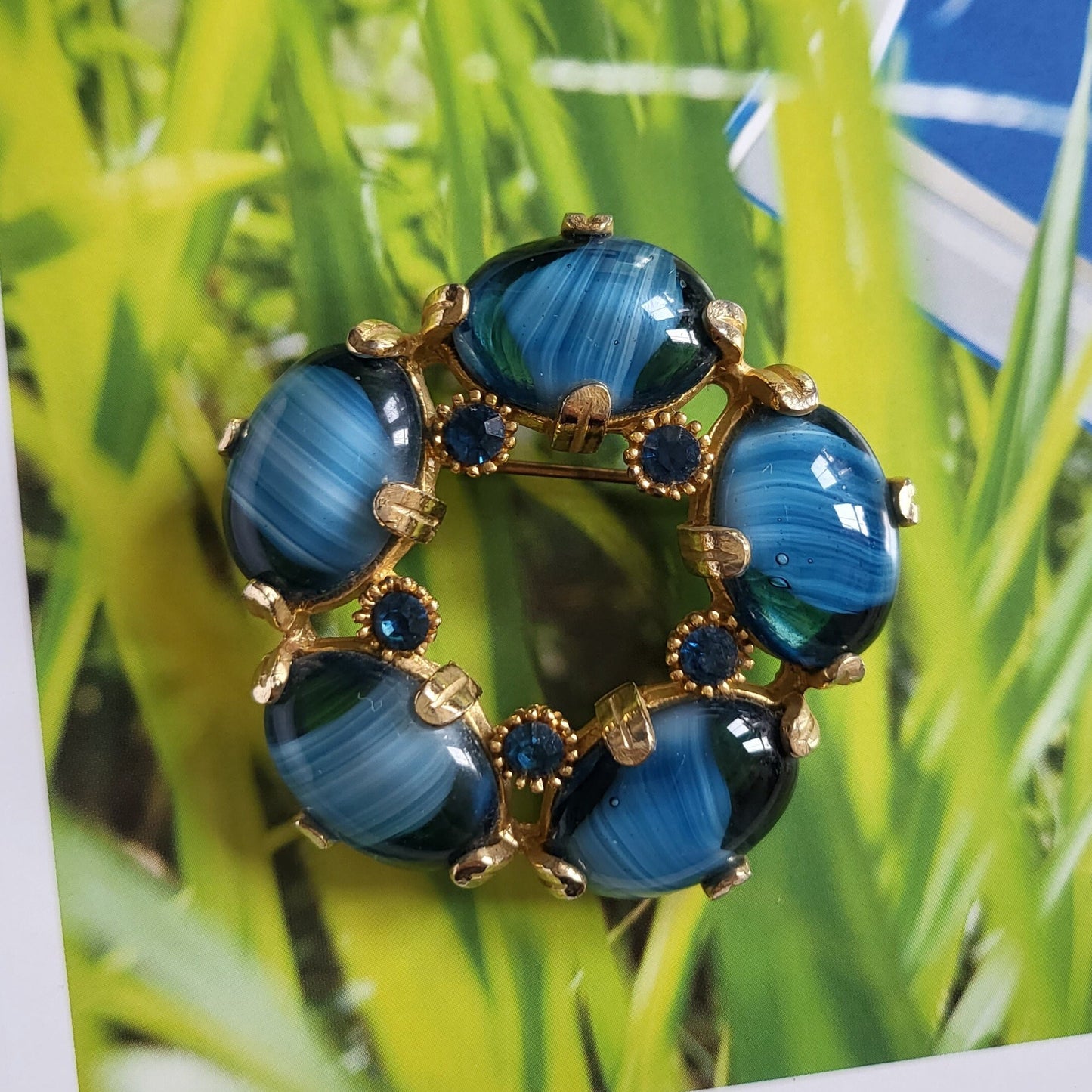 Brooch - Blue and White Stripe Glass Cabochon Wreath Brooch