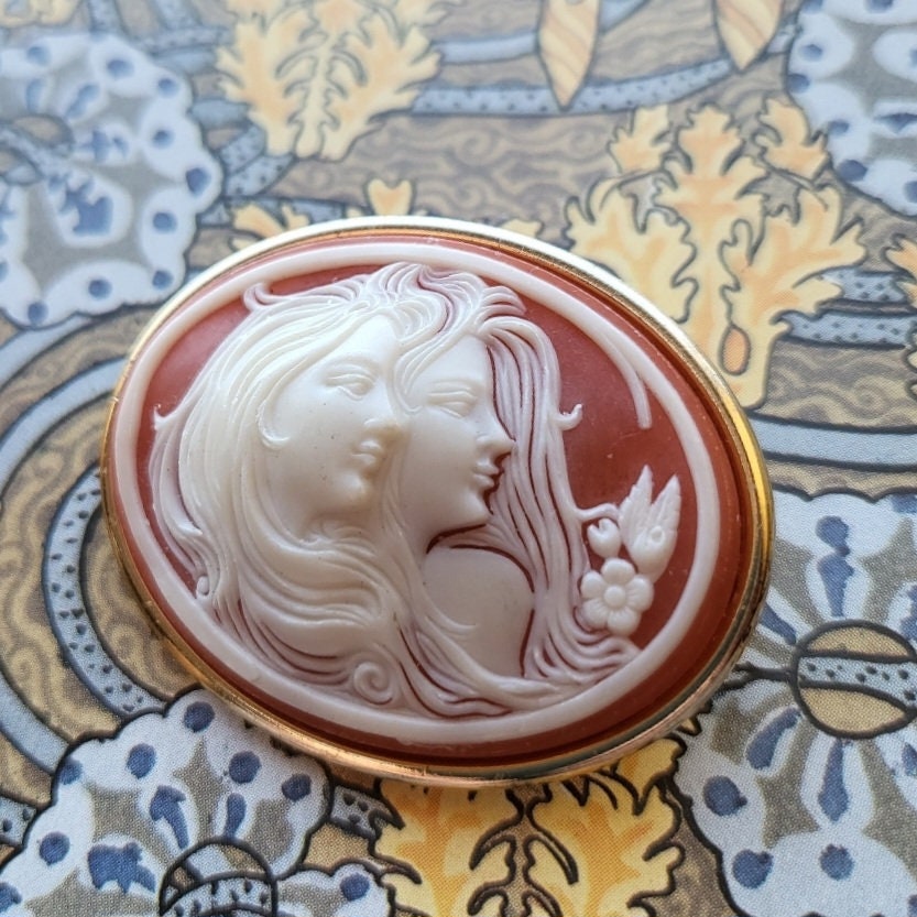 Brooch - Two Ladies Cameo Brooch