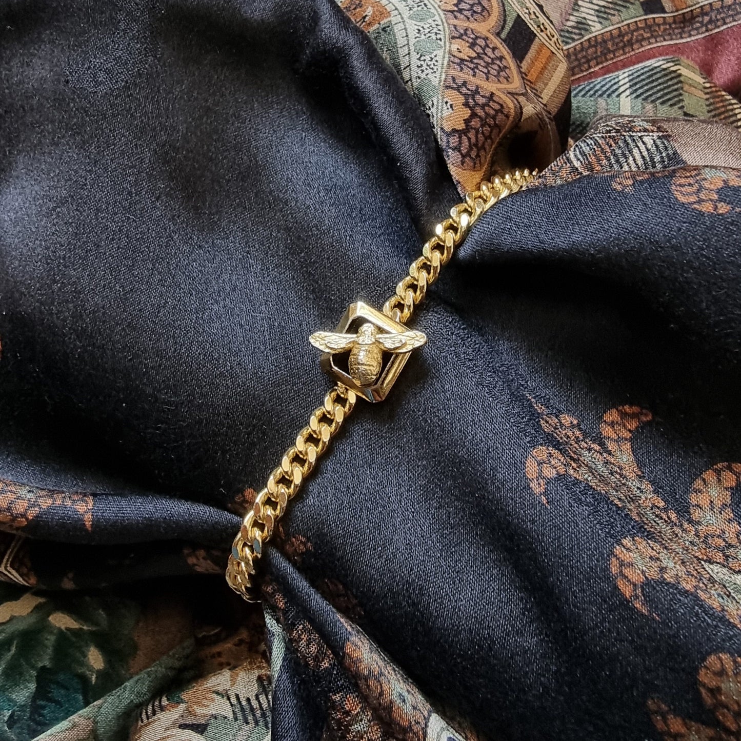 Bracelet - Gold Bee Clasp Curb Chain Bracelet