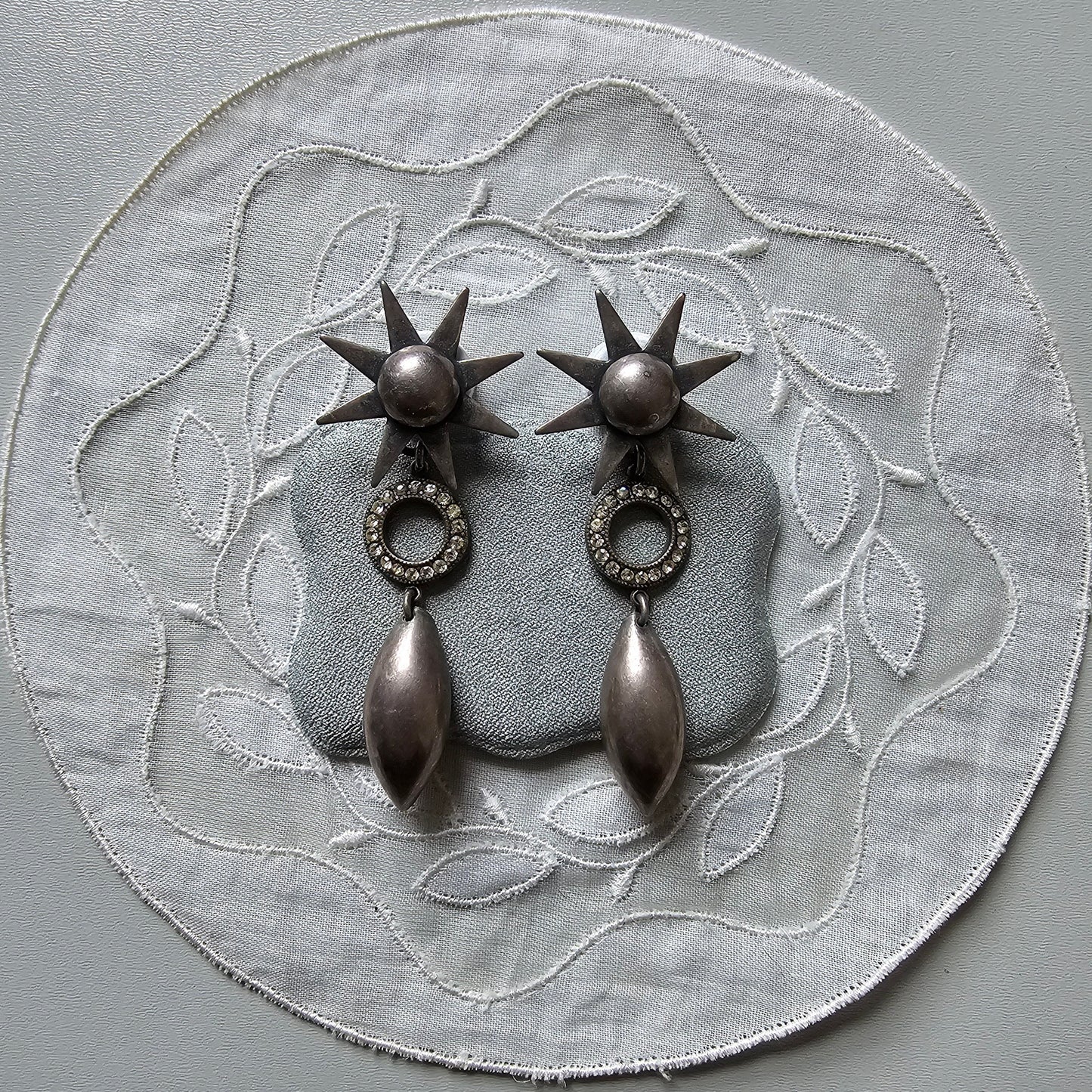 Posts - Unsigned Askew London Sun Crystal Drop Earrings