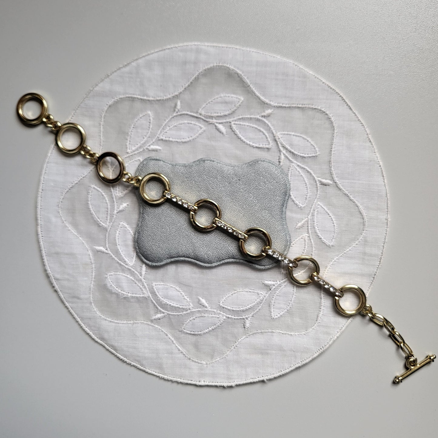 Bracelet - Gold and Crystals Circular Link Bracelet