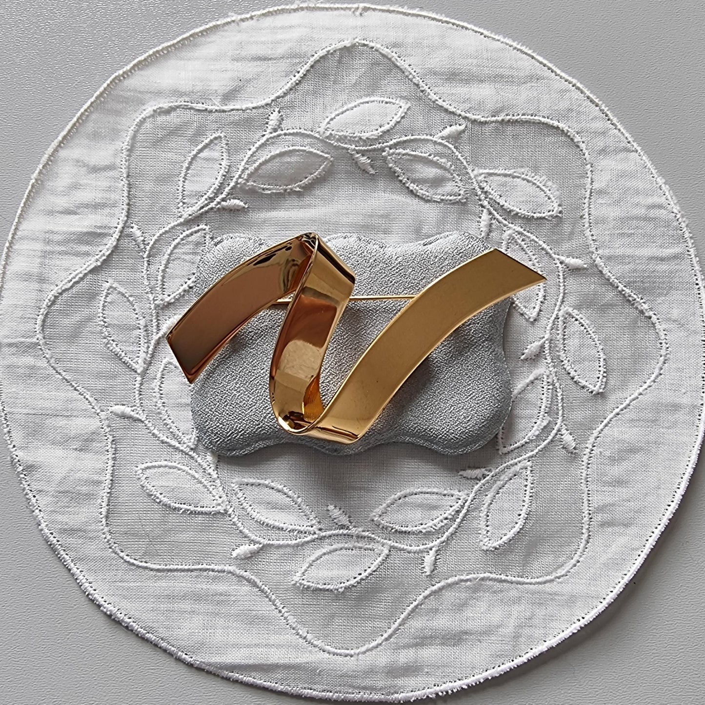 Brooch - Monet Gold Ribbon Brooch