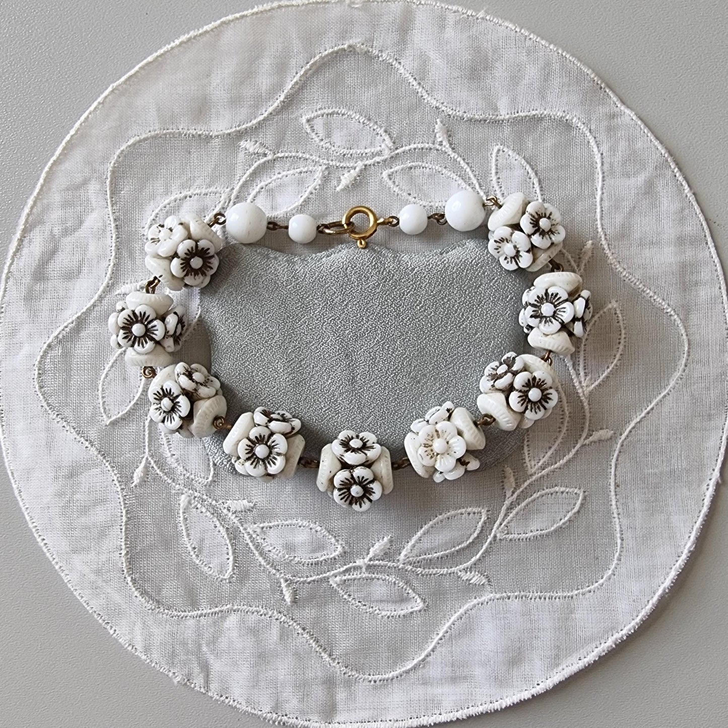 Bracelet - White Glass Flower Beads Bracelet