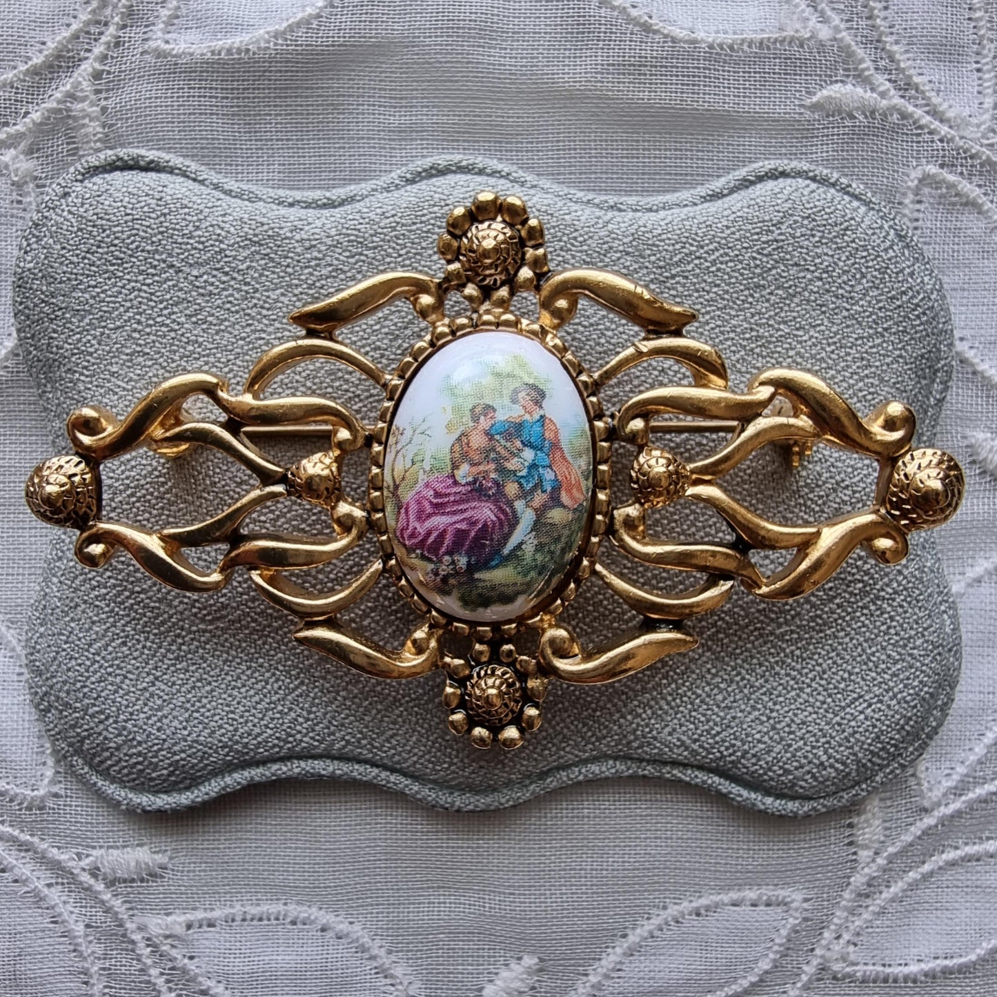 Brooch - Gold Ornate Frame Oval Painting Cabochon Brooch