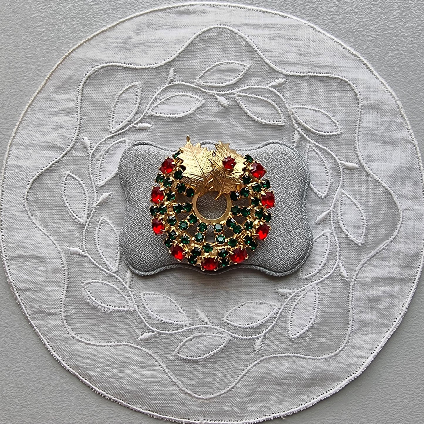 Brooch - Green and Red Crystals Christmas Wreath Brooch