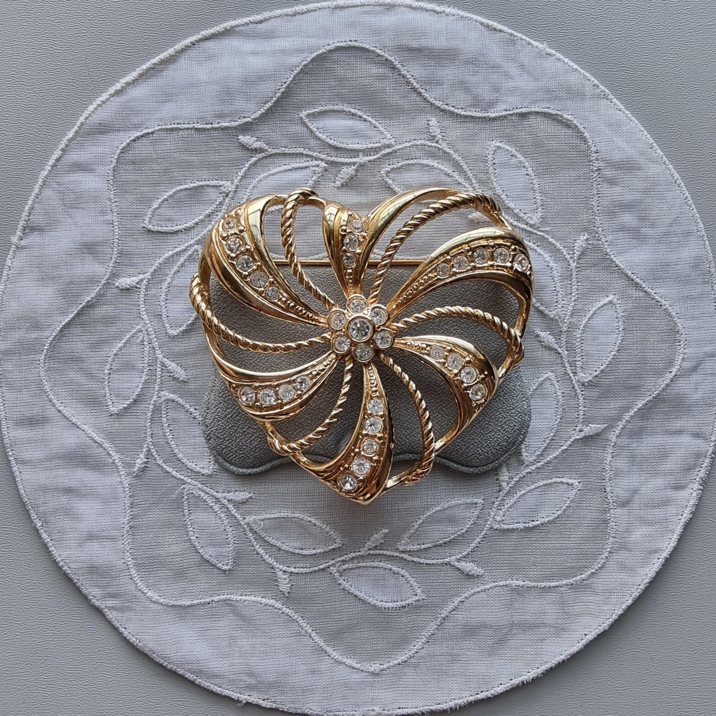 Brooch - Avon Big Heart Crystal Spray Brooch