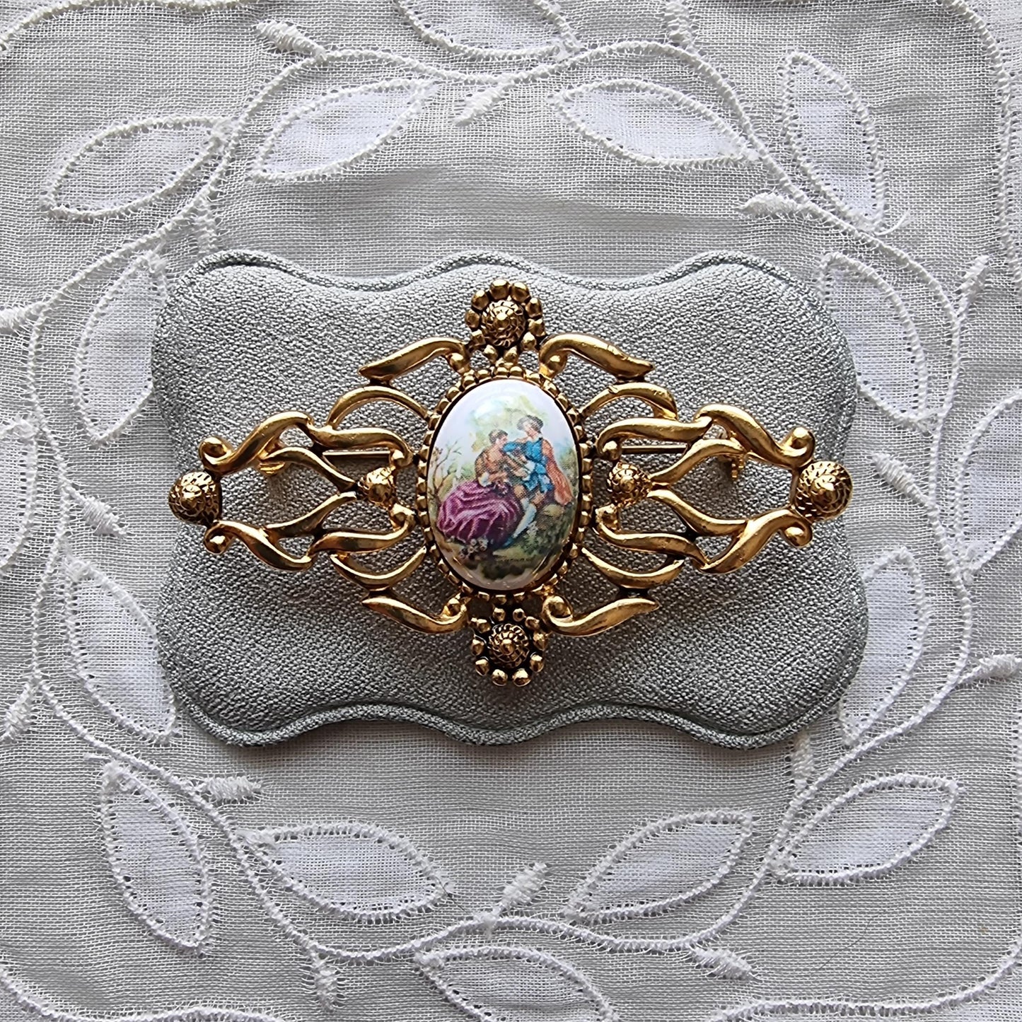 Brooch - Gold Ornate Frame Oval Painting Cabochon Brooch
