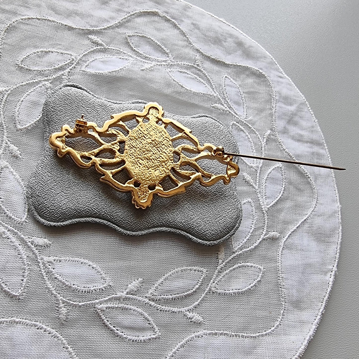 Brooch - Gold Ornate Frame Oval Painting Cabochon Brooch