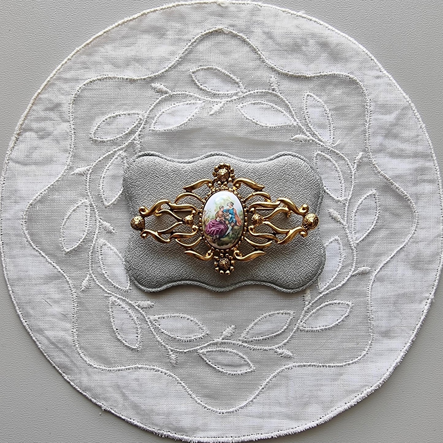 Brooch - Gold Ornate Frame Oval Painting Cabochon Brooch