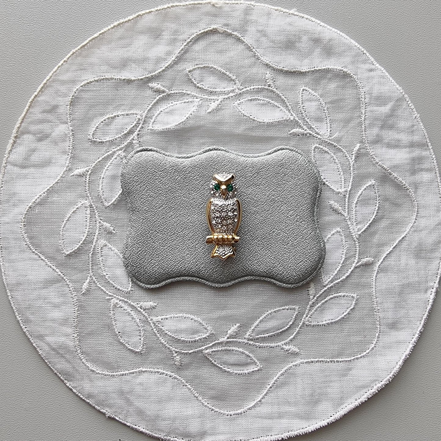 Brooch - Small Green and Clear Crystals Owl Brooch