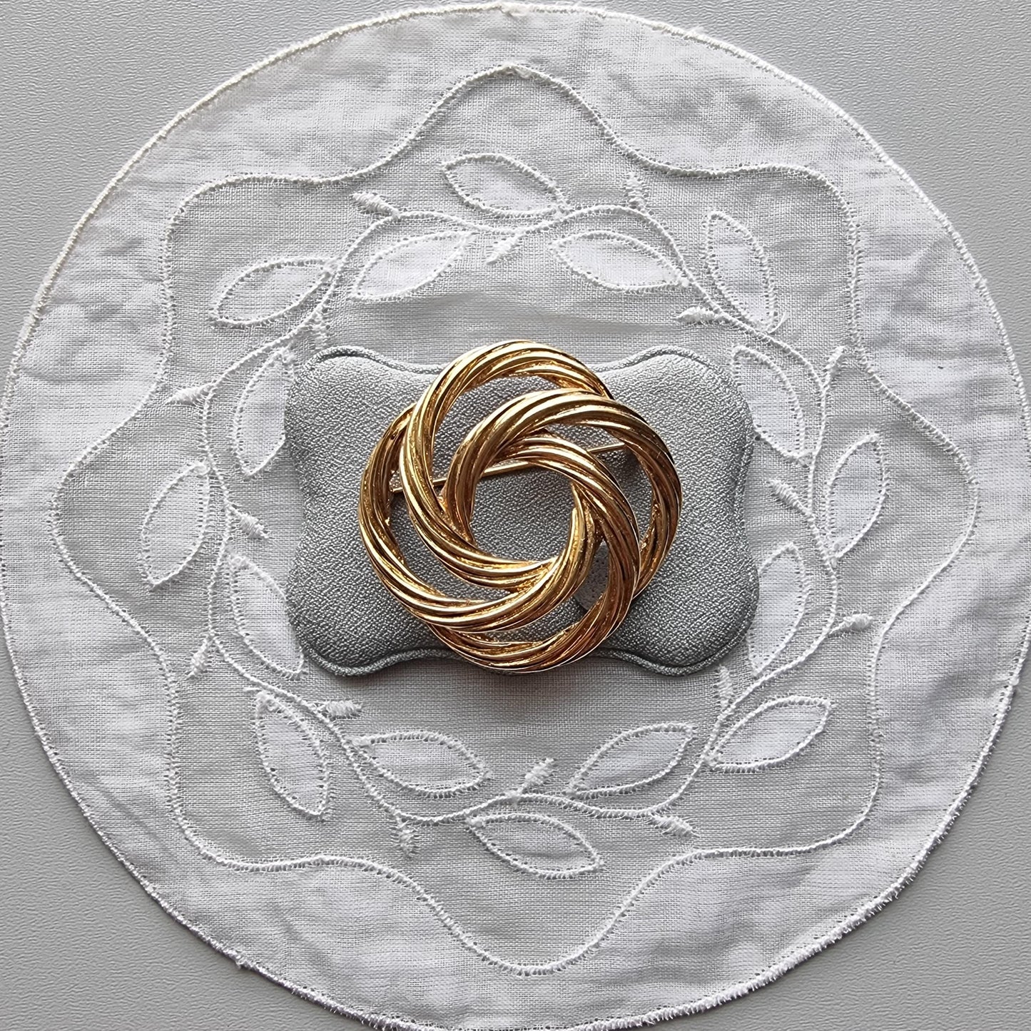 Brooch - Monet Gold Twist Wire Knot Brooch