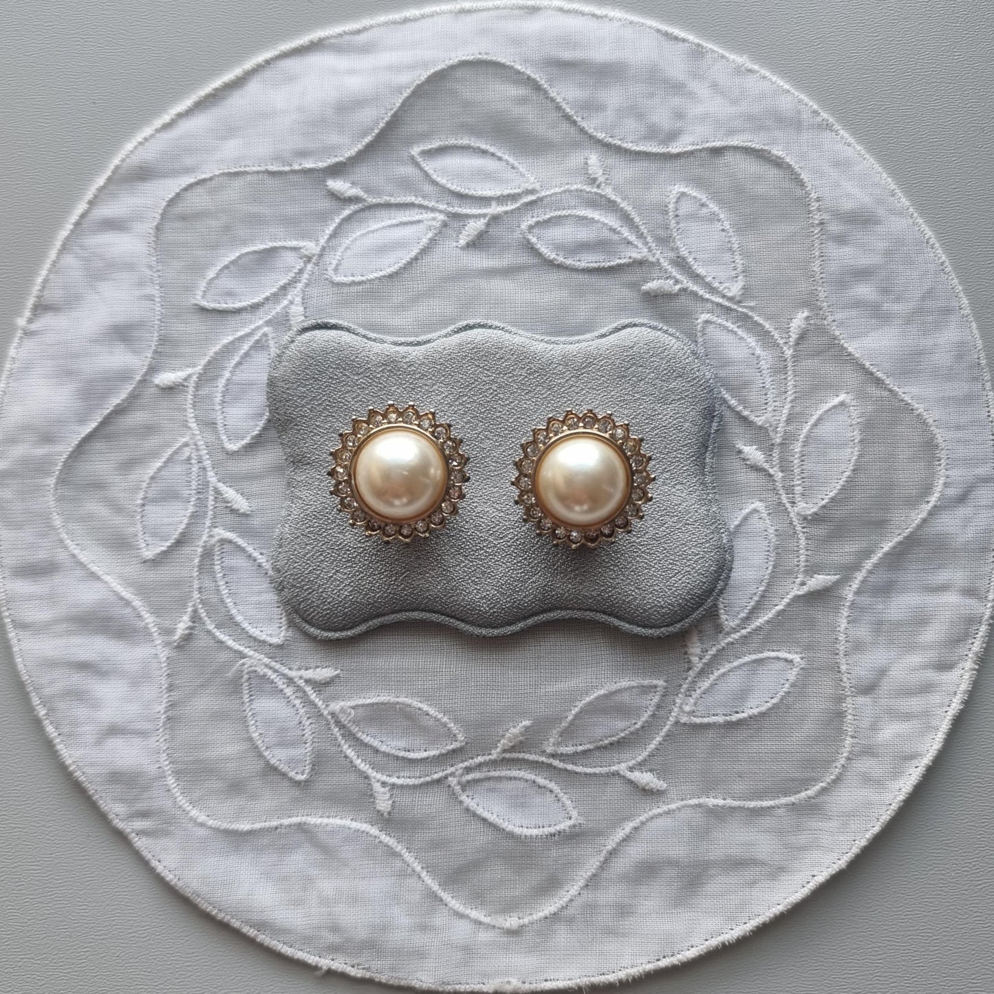 Clip on - Round Pearl and Crystals Clip on Earrings