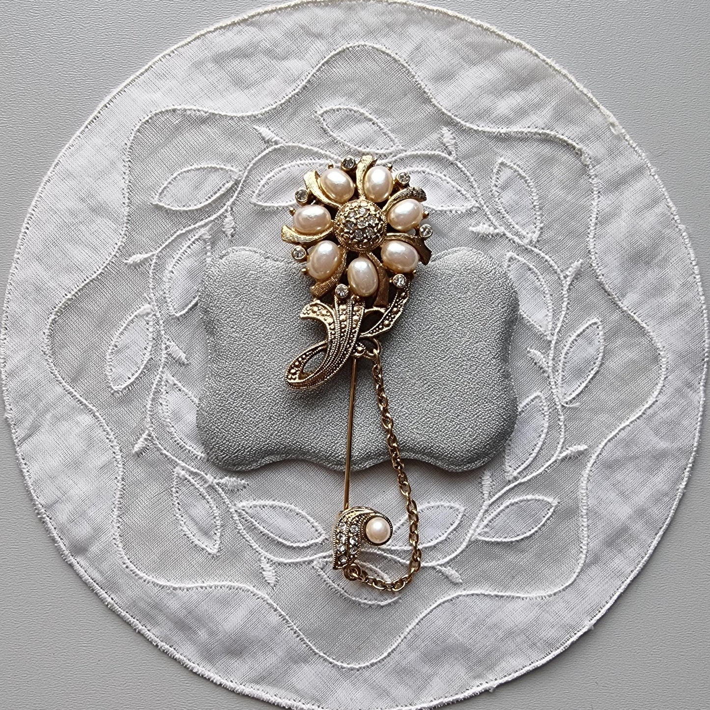 Stick Pin - Pearl and Crystals Flower Chain Stick Pin Brooch