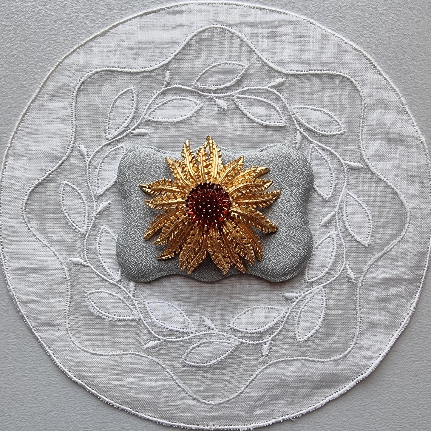 Brooch - Sarah Coventry Brown Moulded Glass Flower Brooch