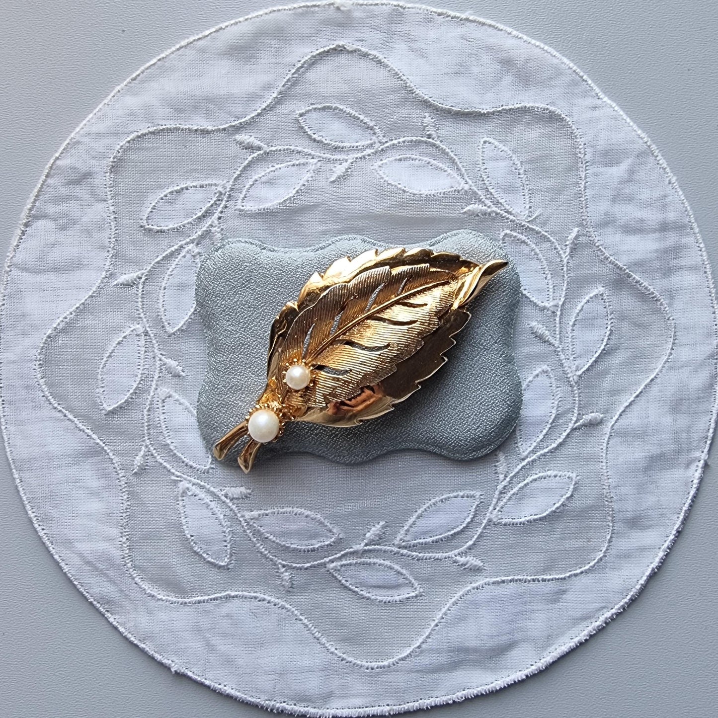 Brooch - Hollywood Pearl Leaf Brooch