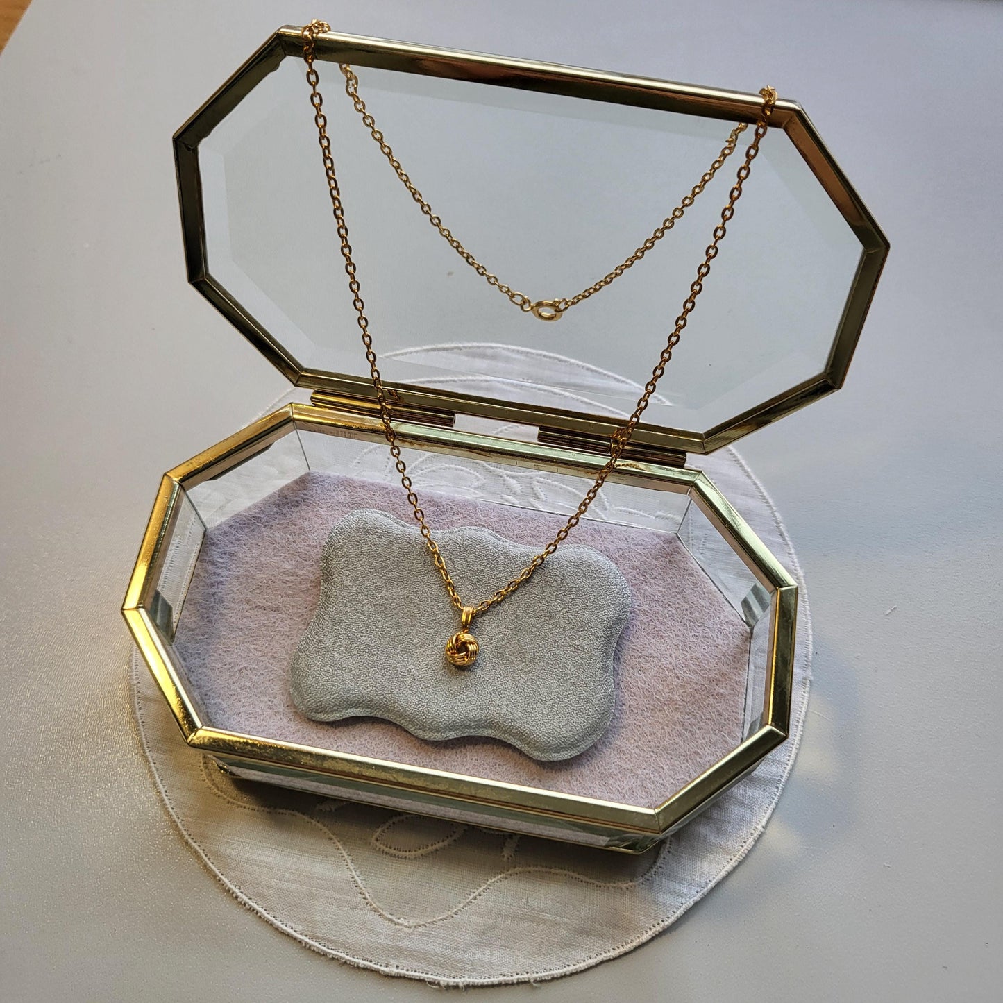 Necklace - Small Gold Knot Pendant Necklace