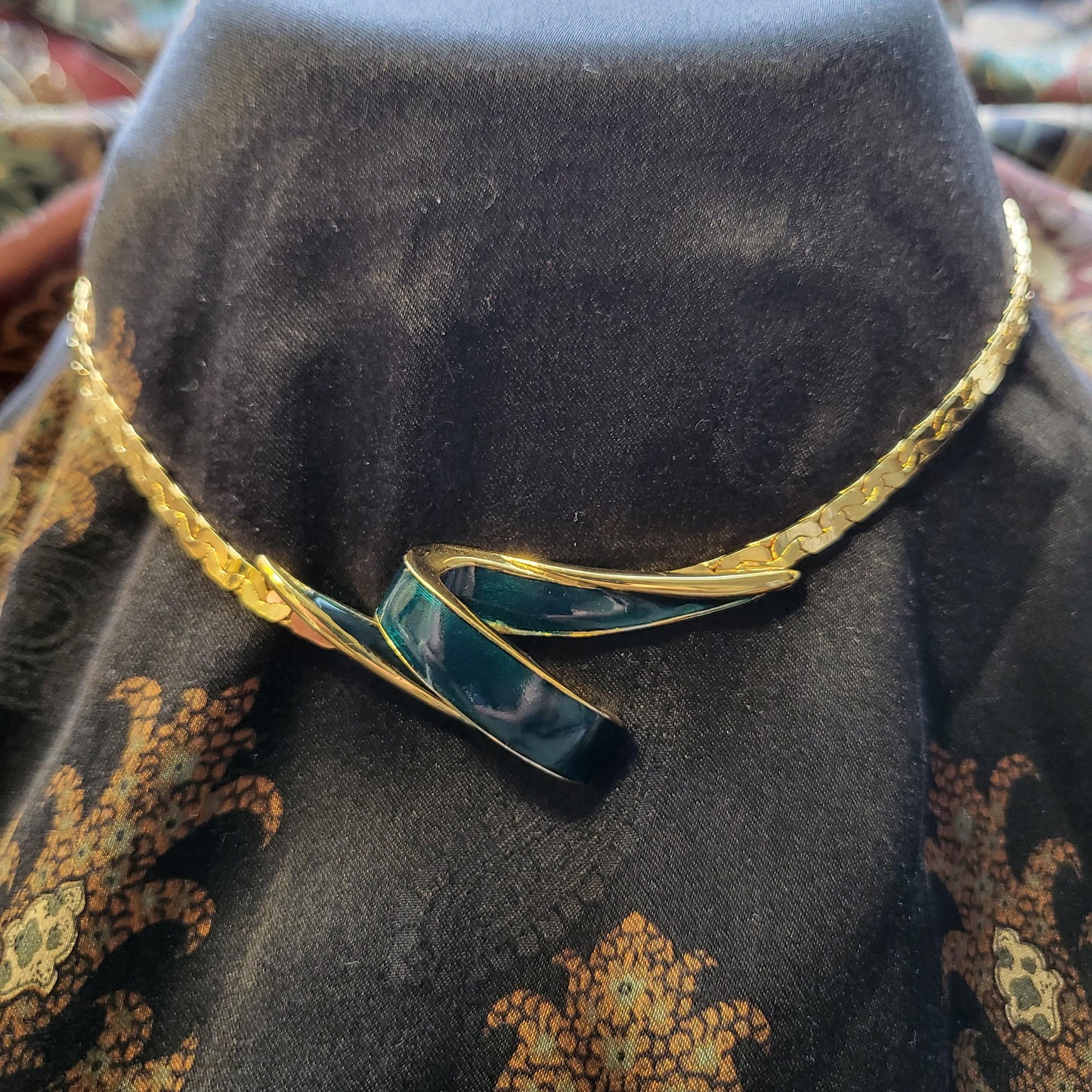 Necklace - Green Enamel Ribbon Chain Necklace