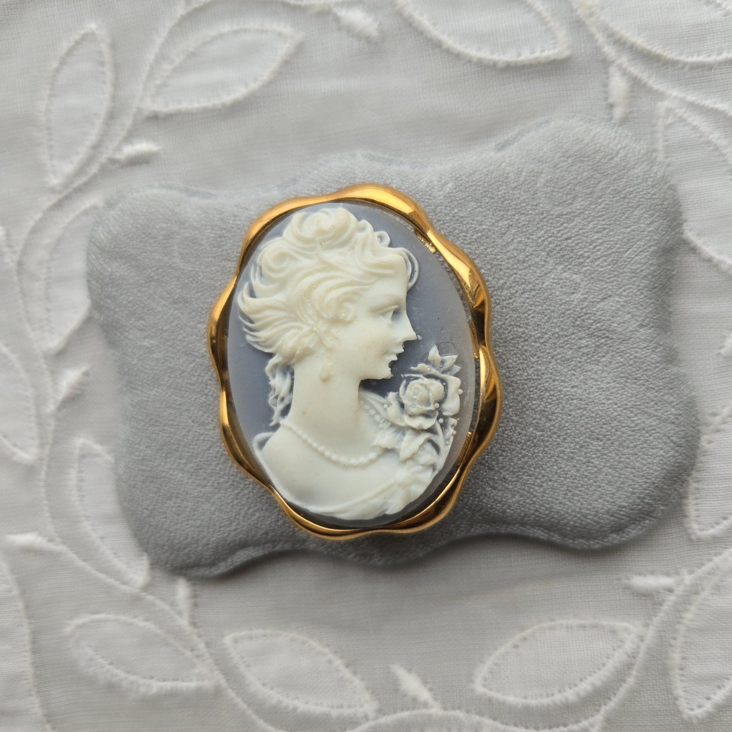 Brooch - Oval Blue Cameo Brooch