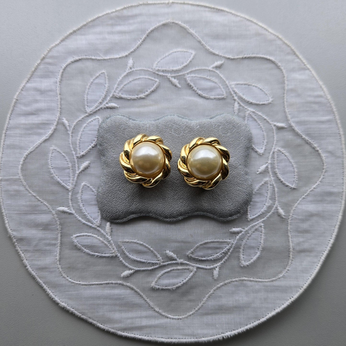 Clip on - Round Pearl Clip on Earrings