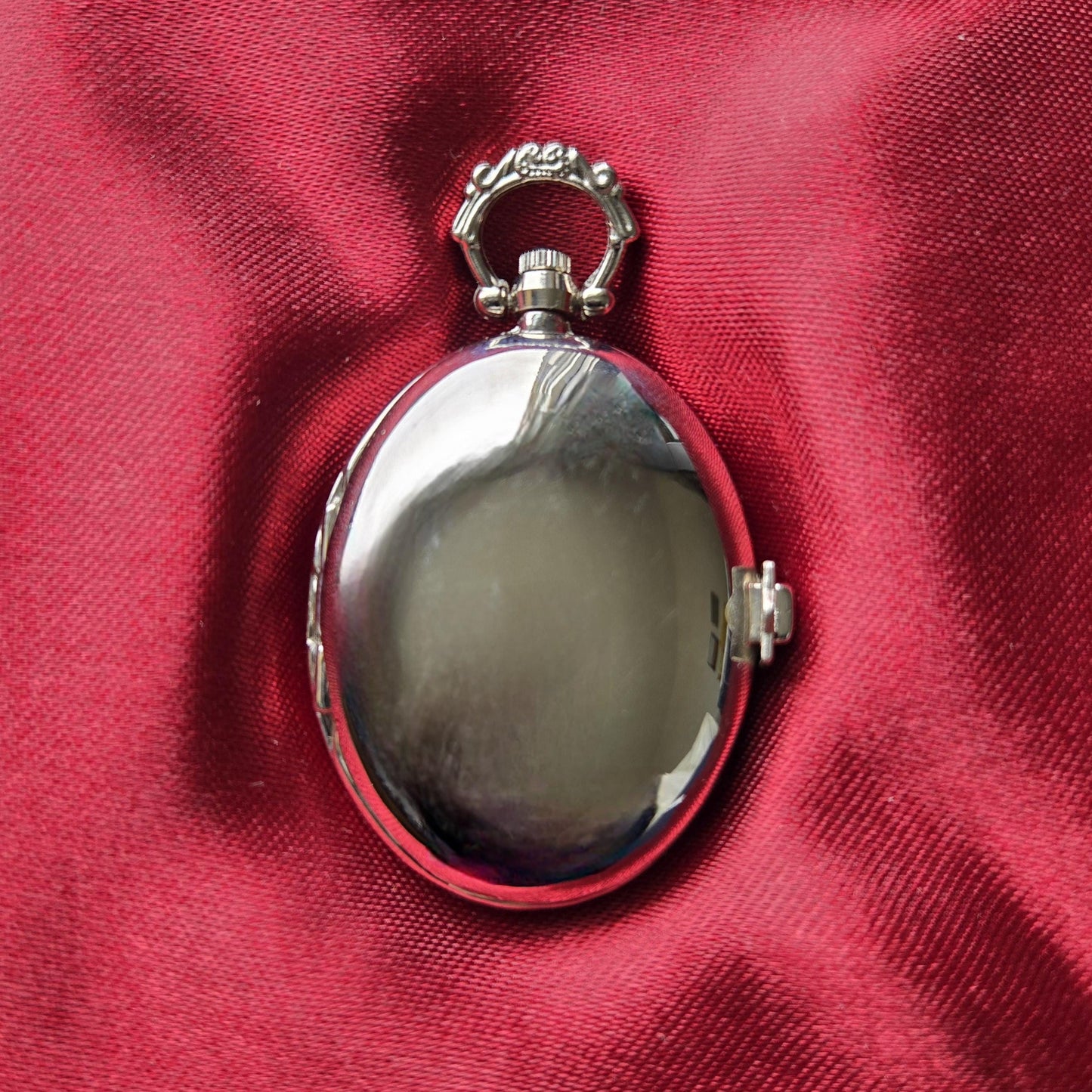 Pocket Watch - Silver Tone Polished Pebble Pocket Watch