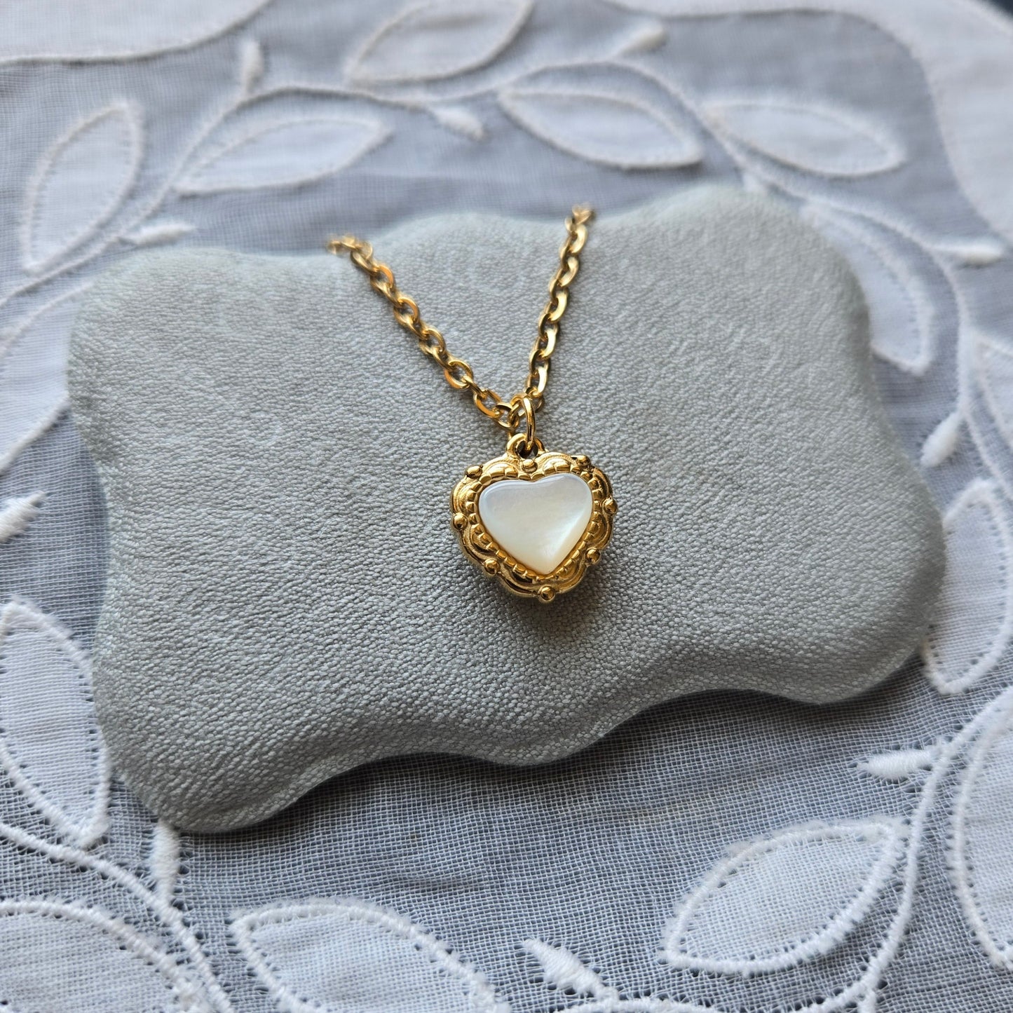 Necklace - Mother of Pearl Heart Pendant Necklace