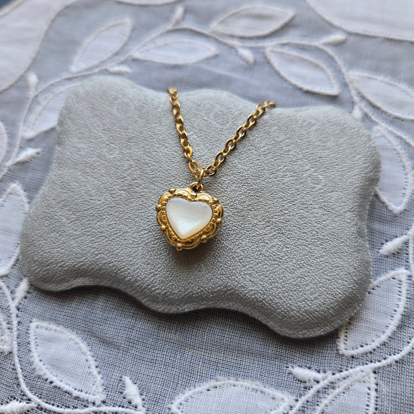 Necklace - Mother of Pearl Heart Pendant Necklace