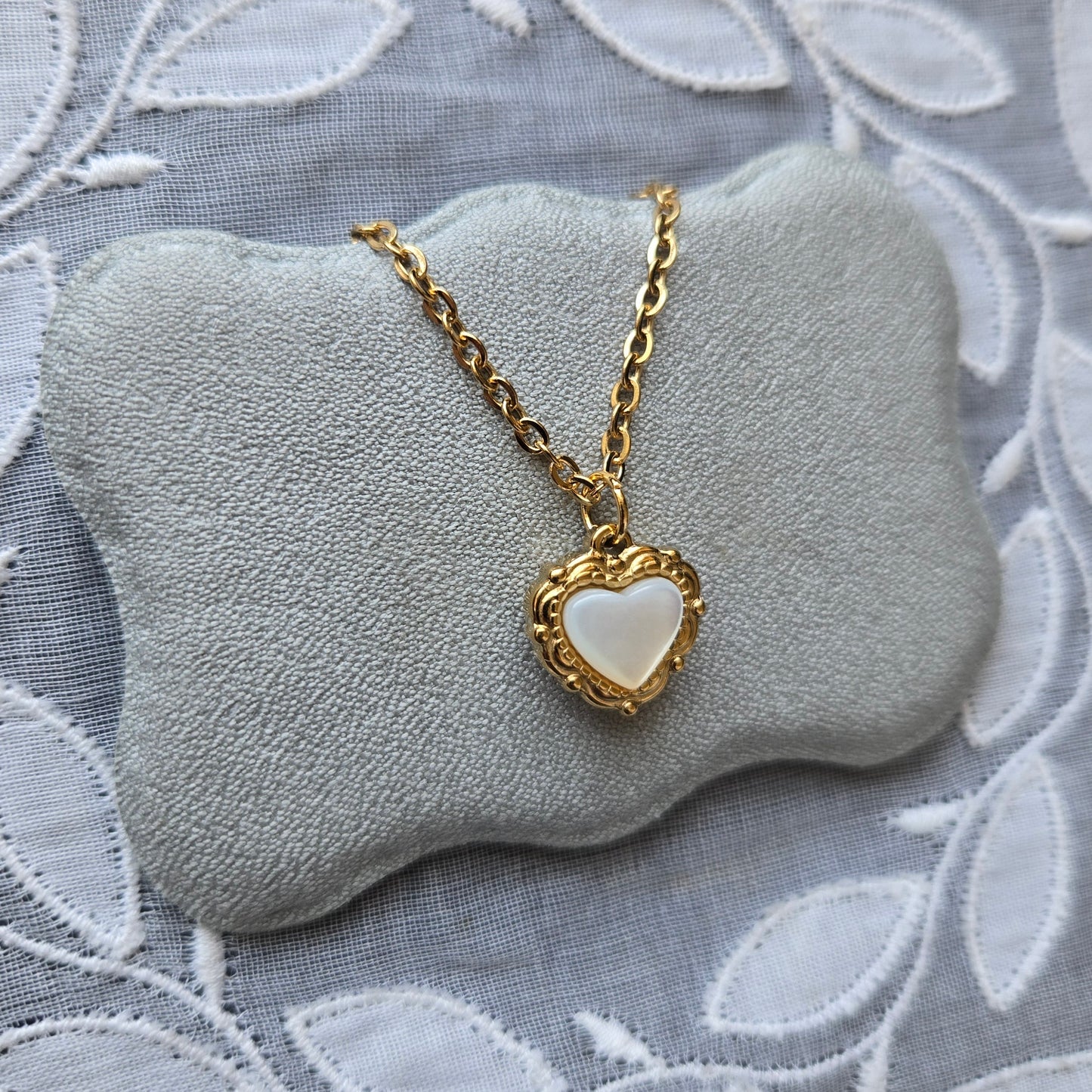 Necklace - Mother of Pearl Heart Pendant Necklace