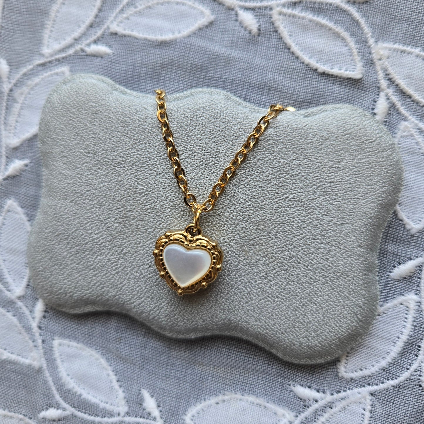 Necklace - Mother of Pearl Heart Pendant Necklace