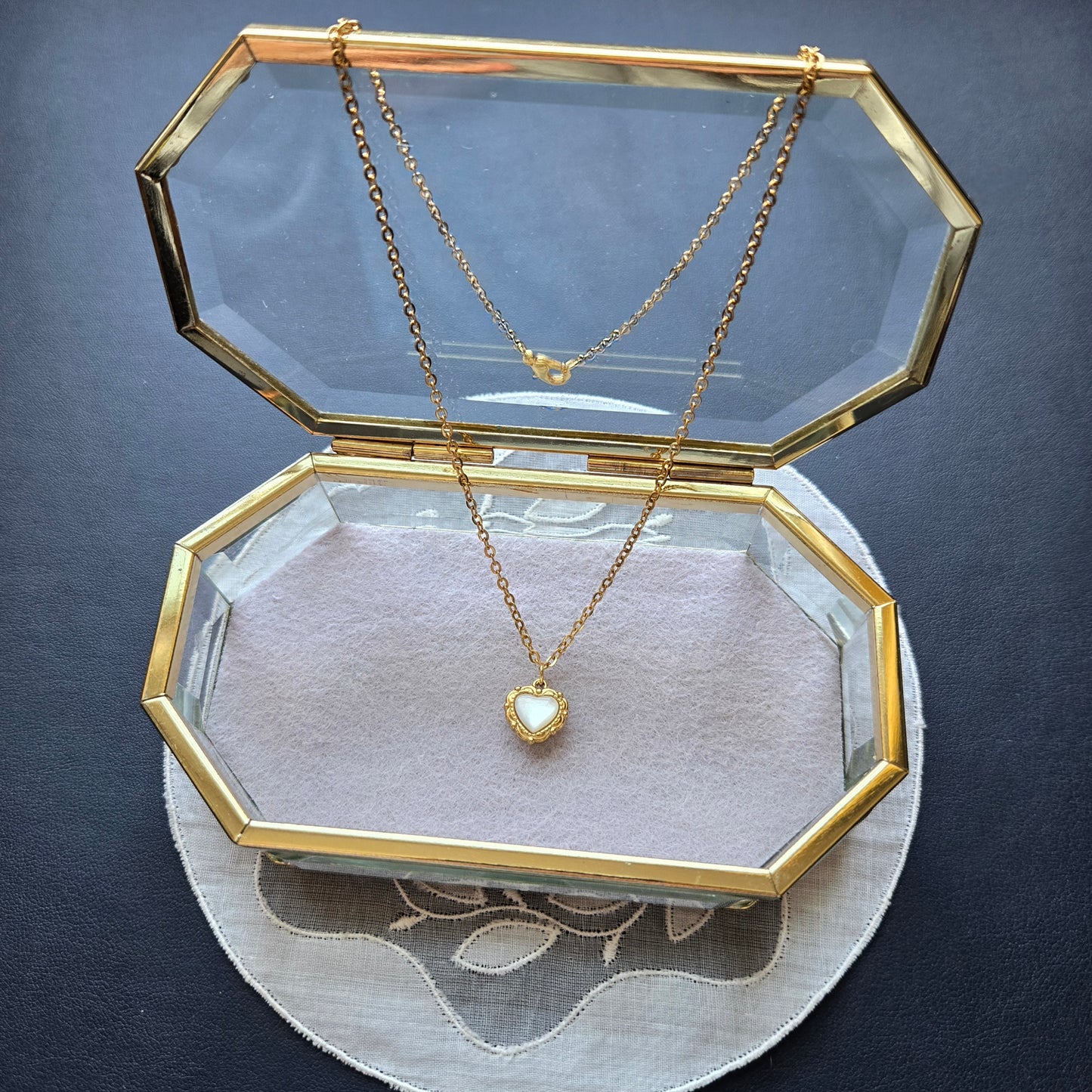 Necklace - Mother of Pearl Heart Pendant Necklace