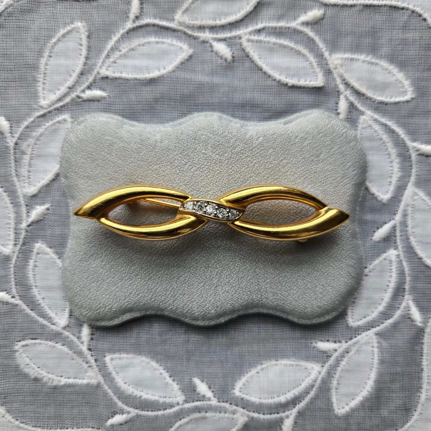 Brooch - Cristalina Gold and Clear Crystals Bow Bar Brooch