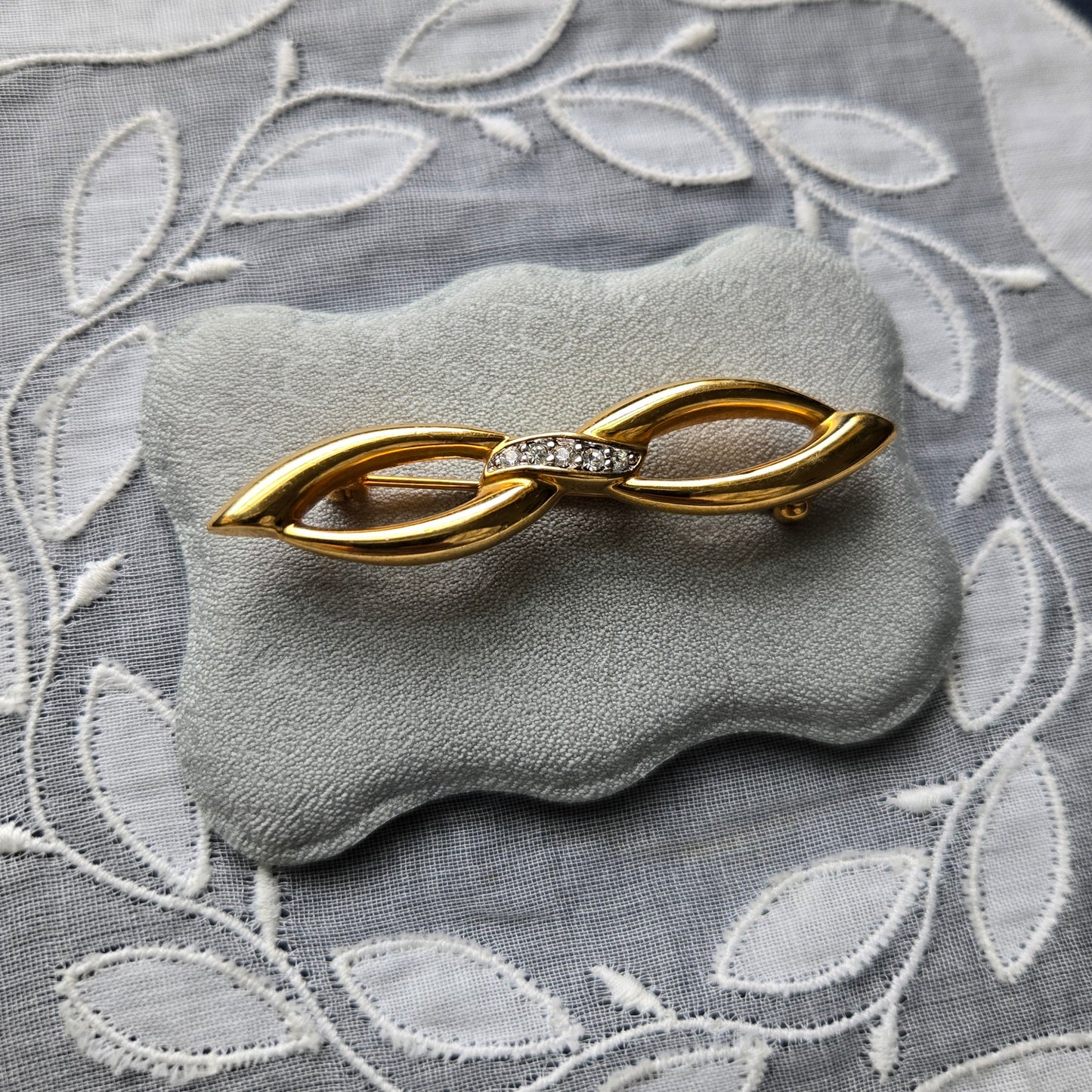 Brooch - Cristalina Gold and Clear Crystals Bow Bar Brooch