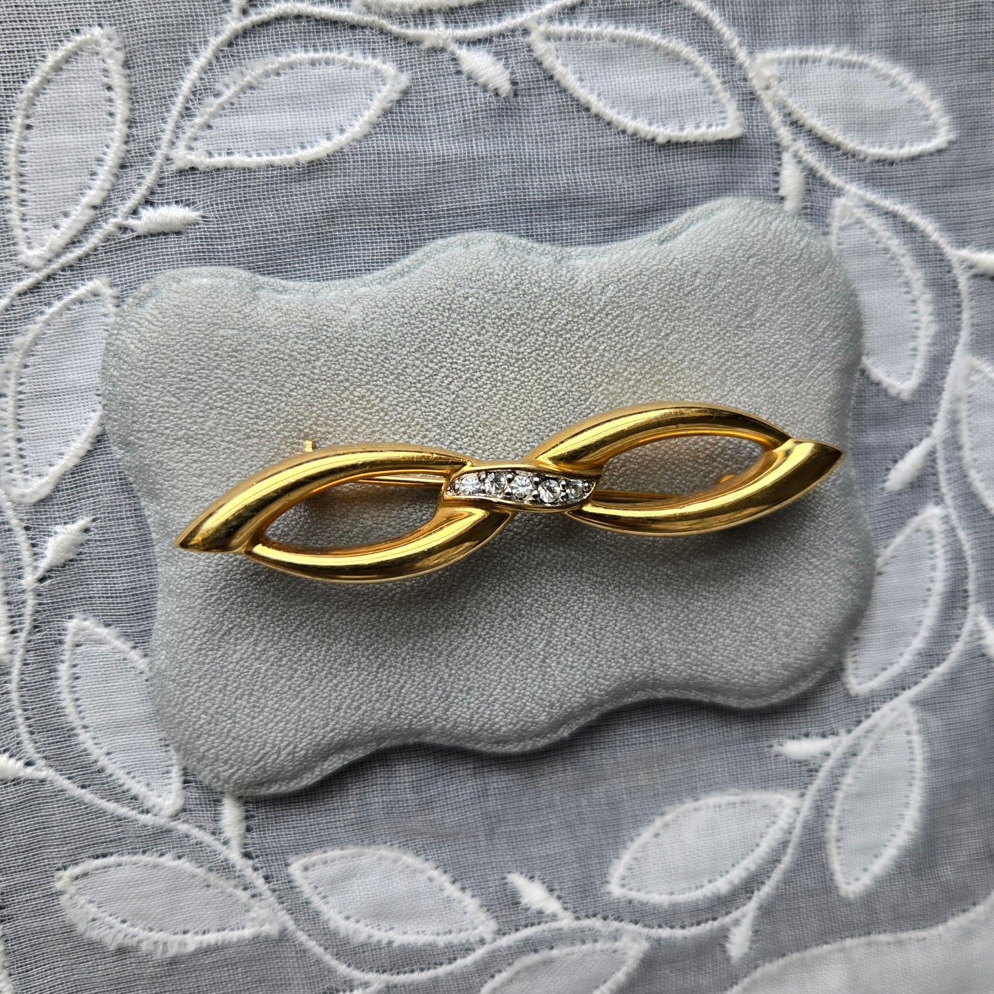 Brooch - Cristalina Gold and Clear Crystals Bow Bar Brooch