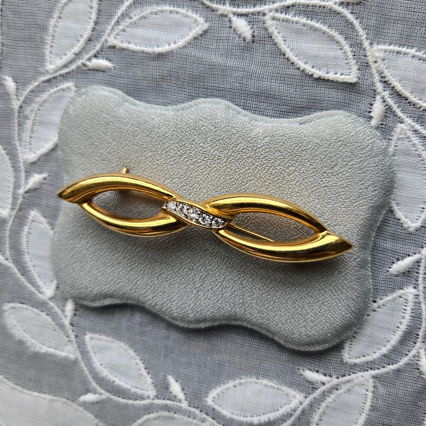 Brooch - Cristalina Gold and Clear Crystals Bow Bar Brooch