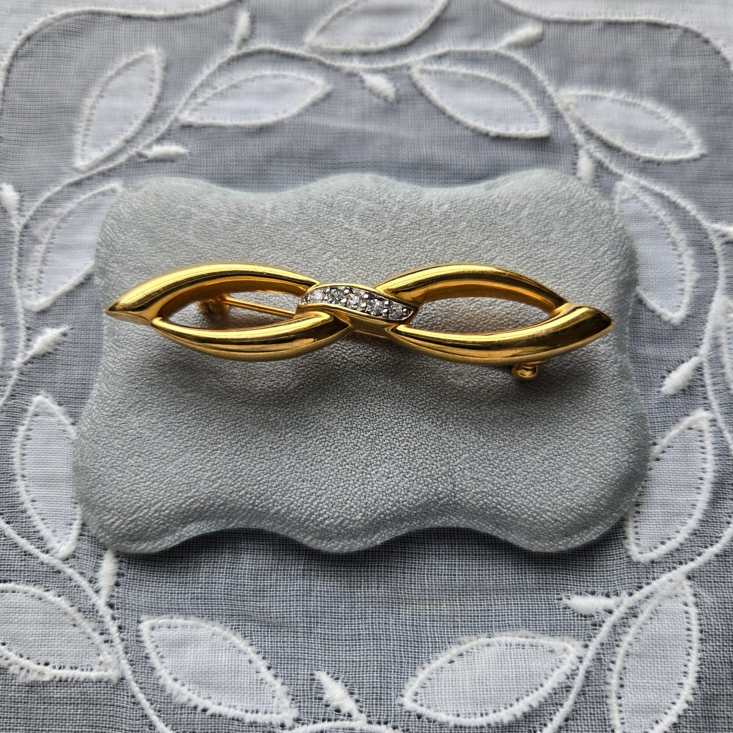 Brooch - Cristalina Gold and Clear Crystals Bow Bar Brooch