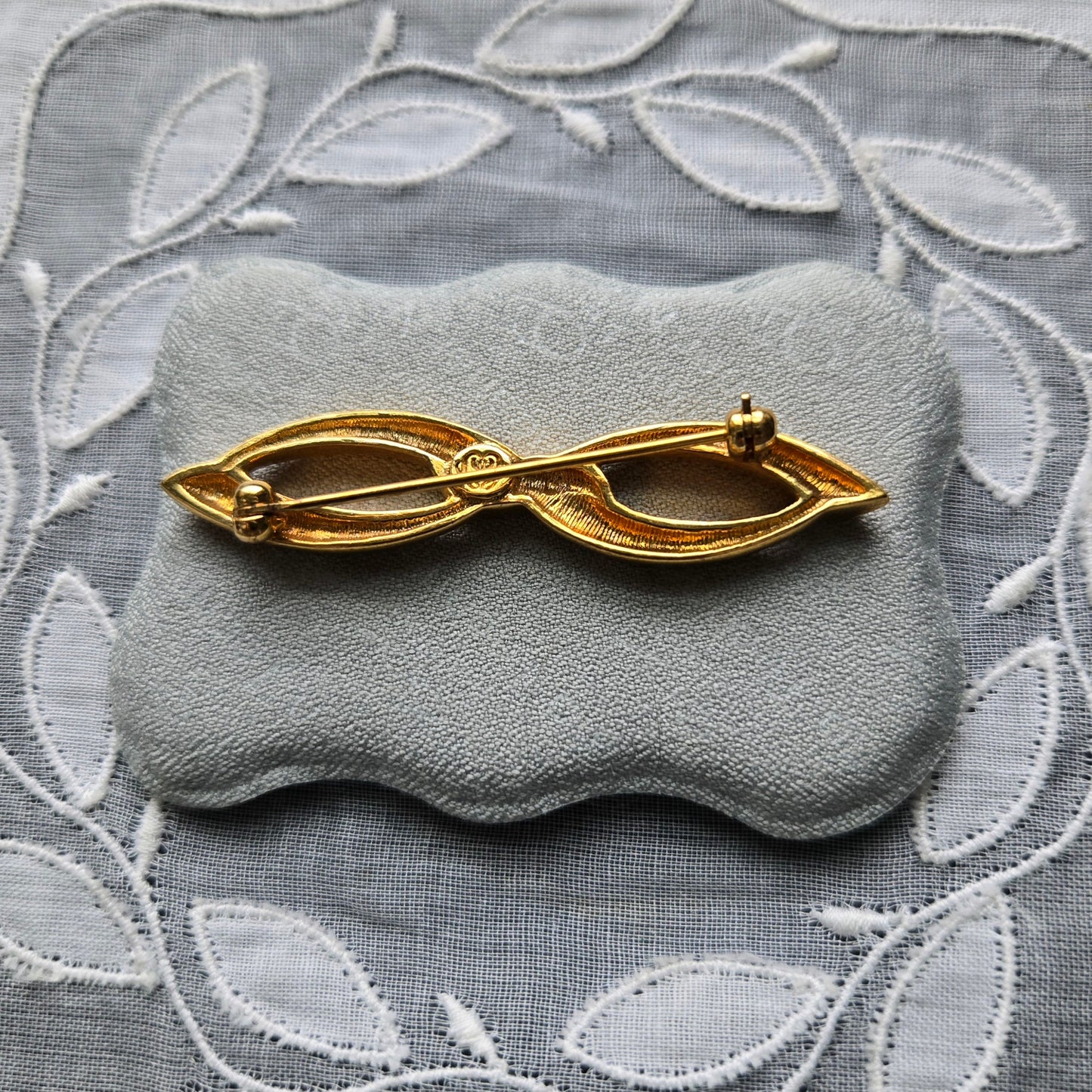 Brooch - Cristalina Gold and Clear Crystals Bow Bar Brooch