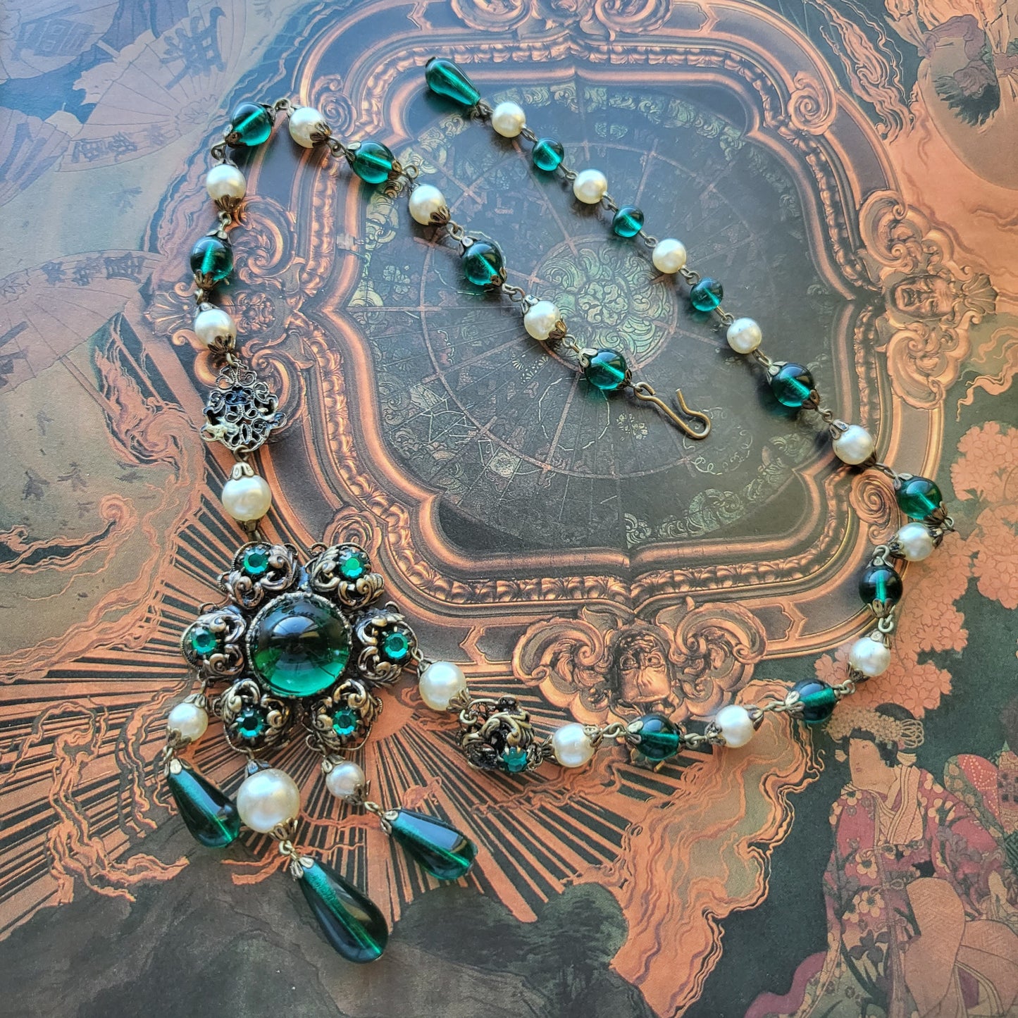 Necklace - Vintage Emerald and Pearl Glass Beads Necklace