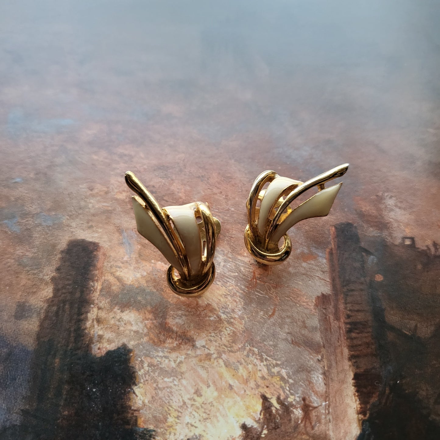 Clip on - Vintage Sphinx White Bow Clip on Earrings