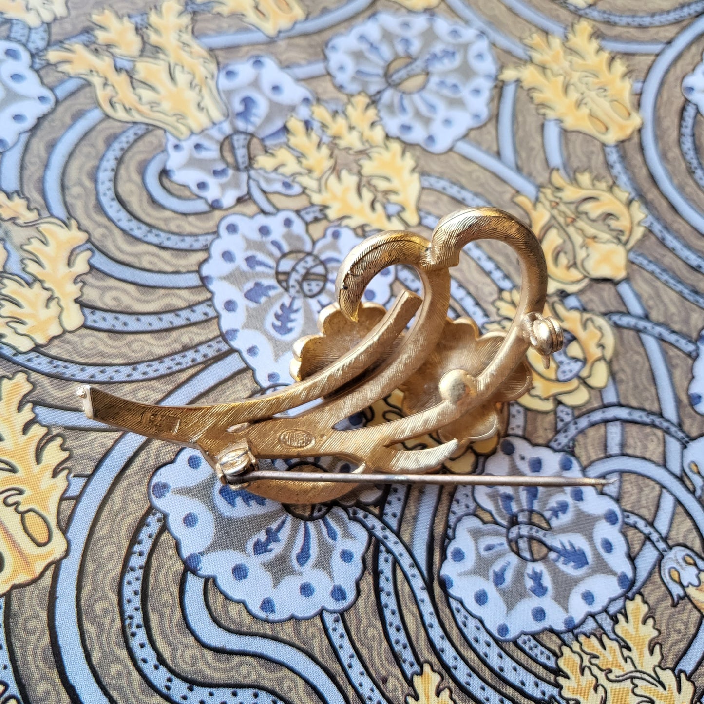 Brooch - Sphinx Faux Pearl Flowers Brooch