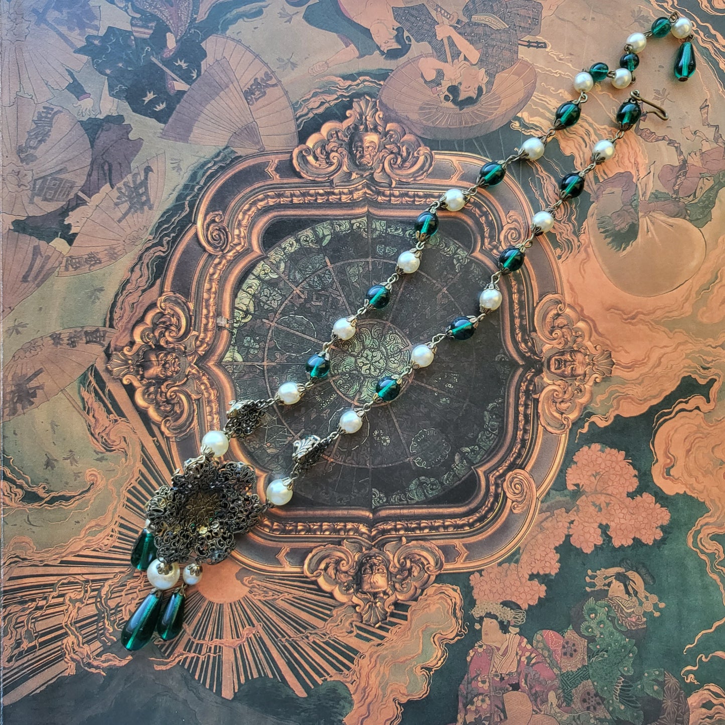 Necklace - Vintage Emerald and Pearl Glass Beads Necklace