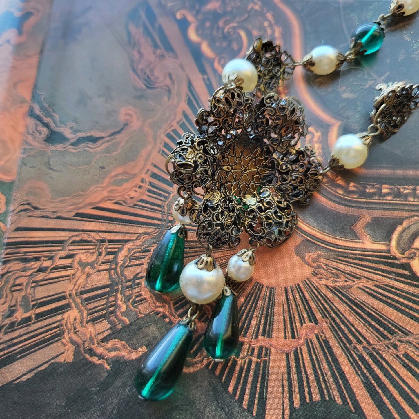 Necklace - Vintage Emerald and Pearl Glass Beads Necklace