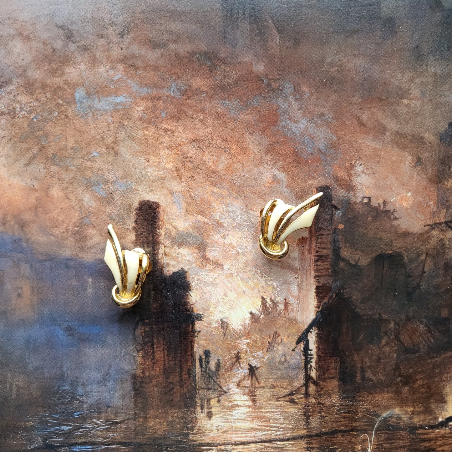 Clip on - Vintage Sphinx White Bow Clip on Earrings