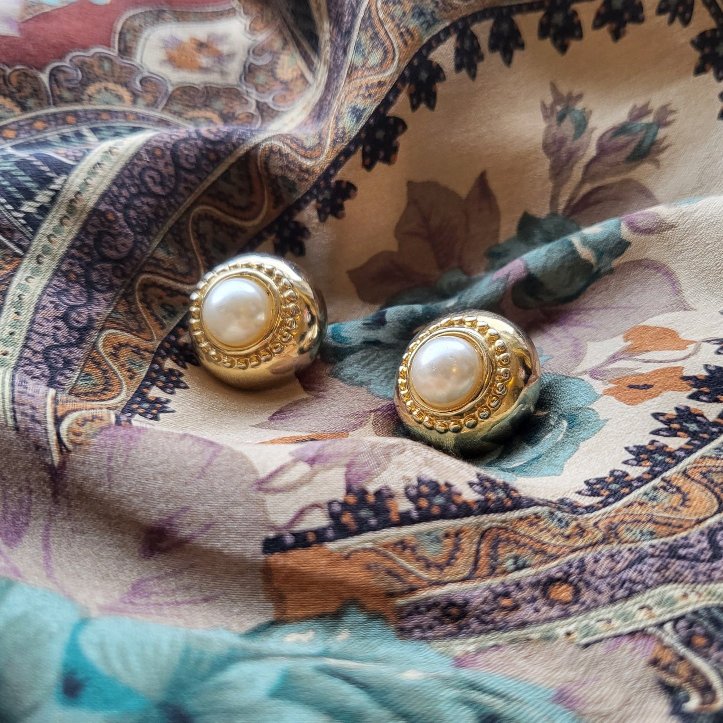 Posts - Round Pearl Stud Earrings