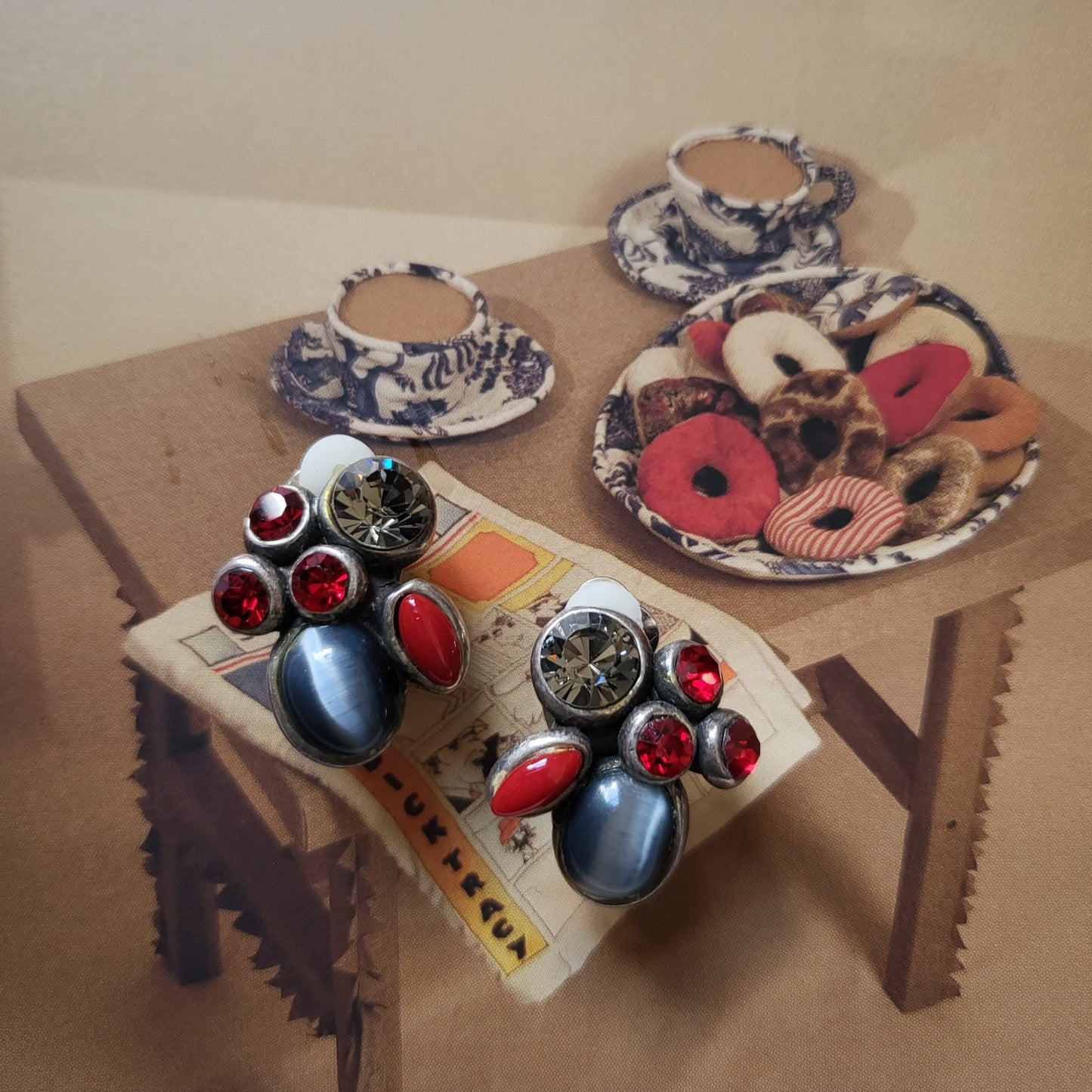 Clip on - Taratata Grey and Red Crystals Cluster Clip On Earrings