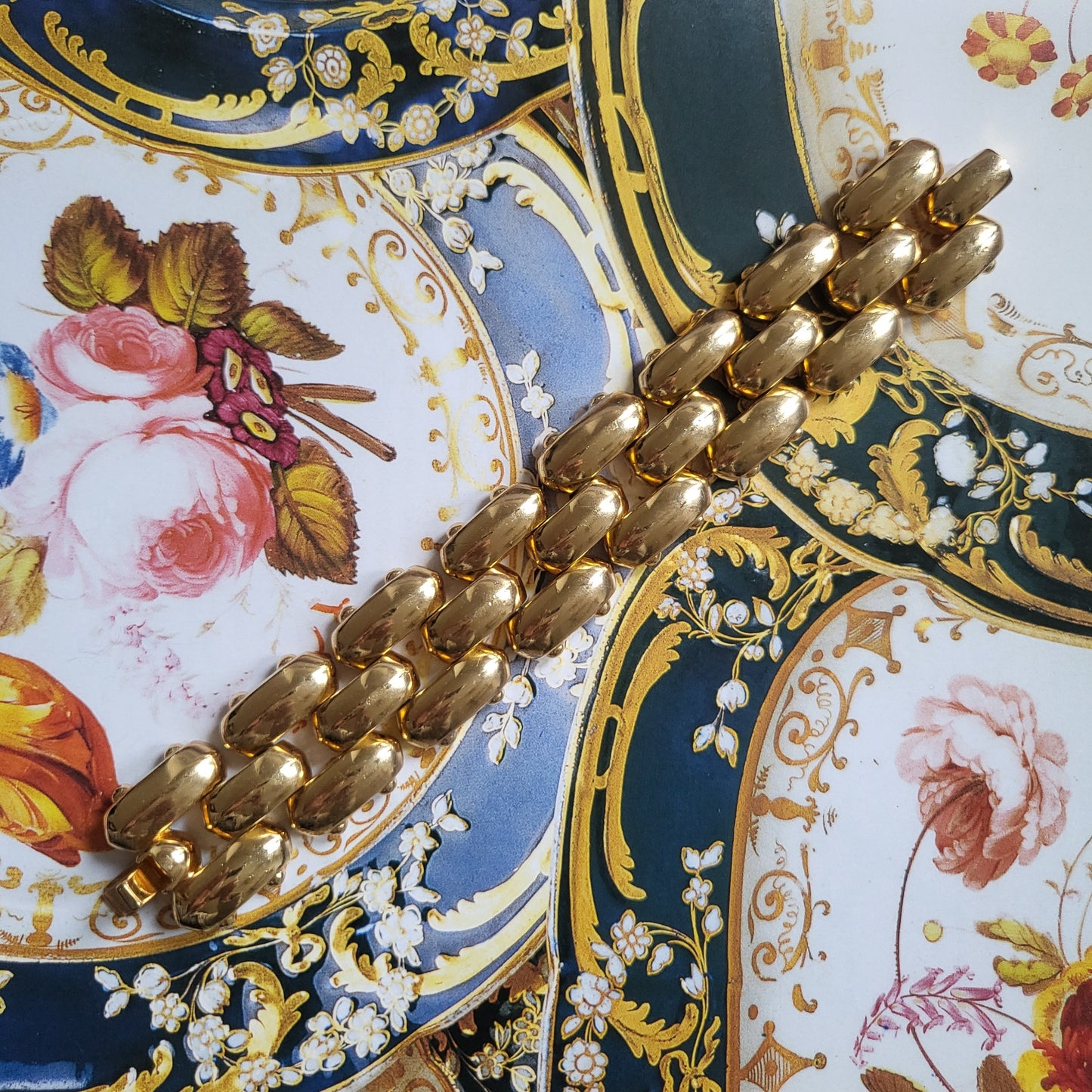 Bracelet - Burberrys Gold Chunky Panther Chain Link Bracelet