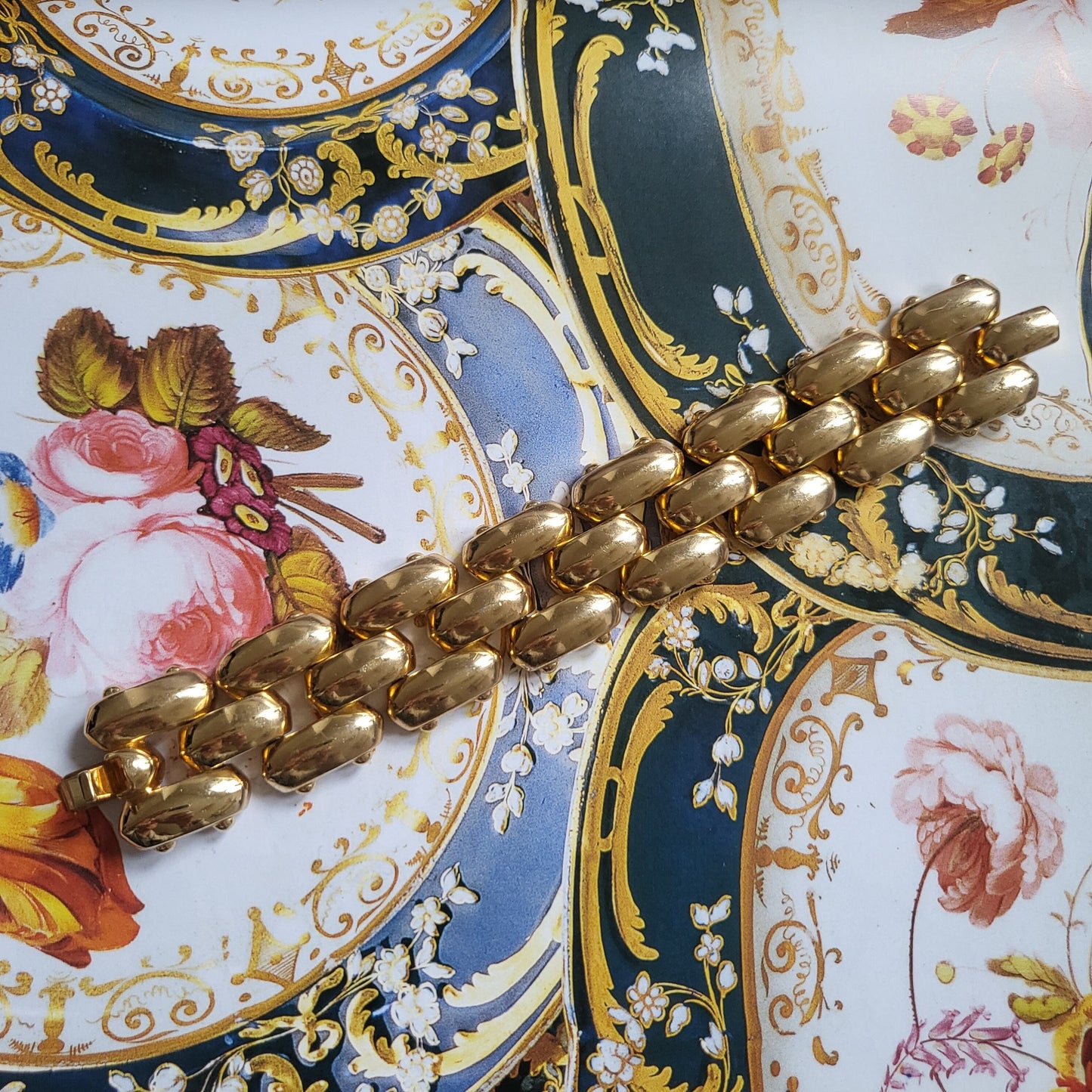 Bracelet - Burberrys Gold Chunky Panther Chain Link Bracelet