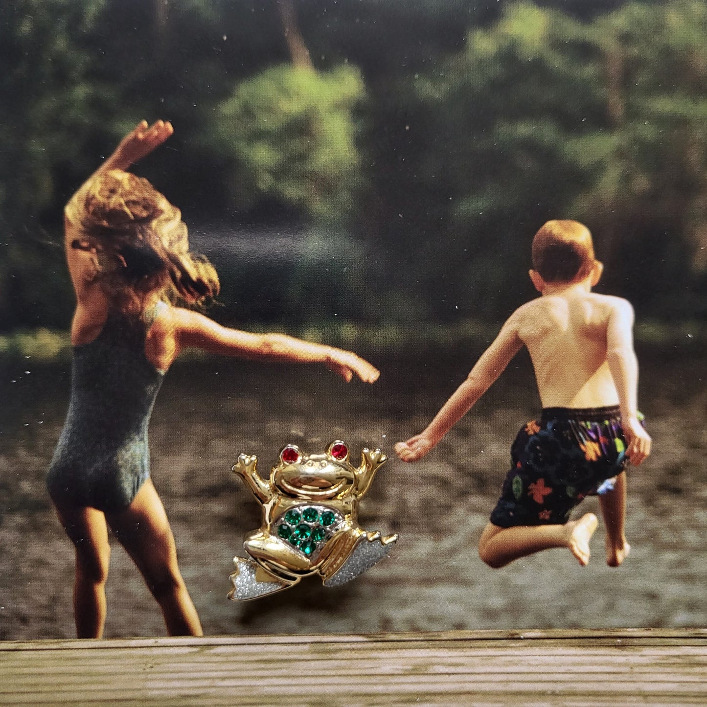 Brooch - Green Crystal Belly Jumping Frog Brooch