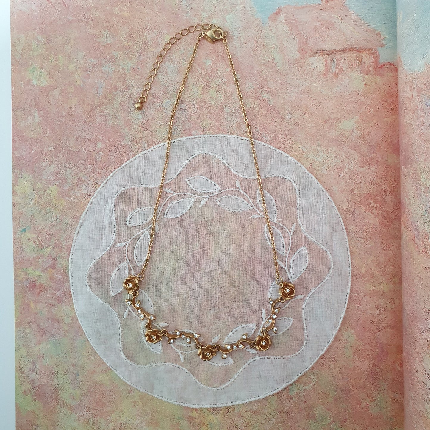 Necklace - Avon NR Rose Vine Necklace