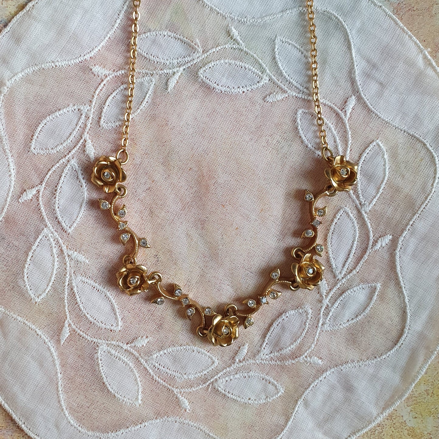 Necklace - Avon NR Rose Vine Necklace