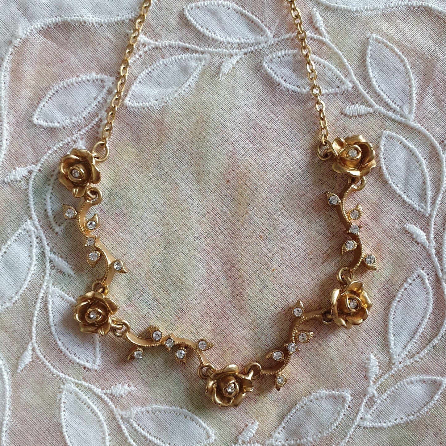 Necklace - Avon NR Rose Vine Necklace