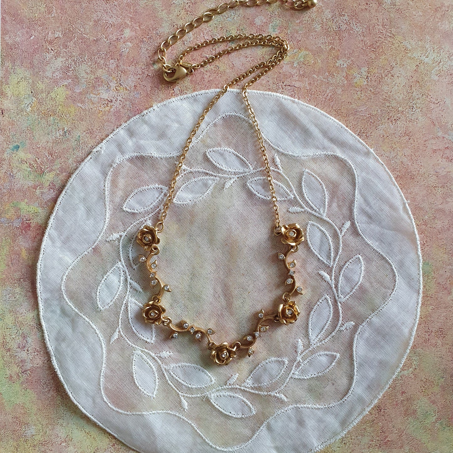 Necklace - Avon NR Rose Vine Necklace